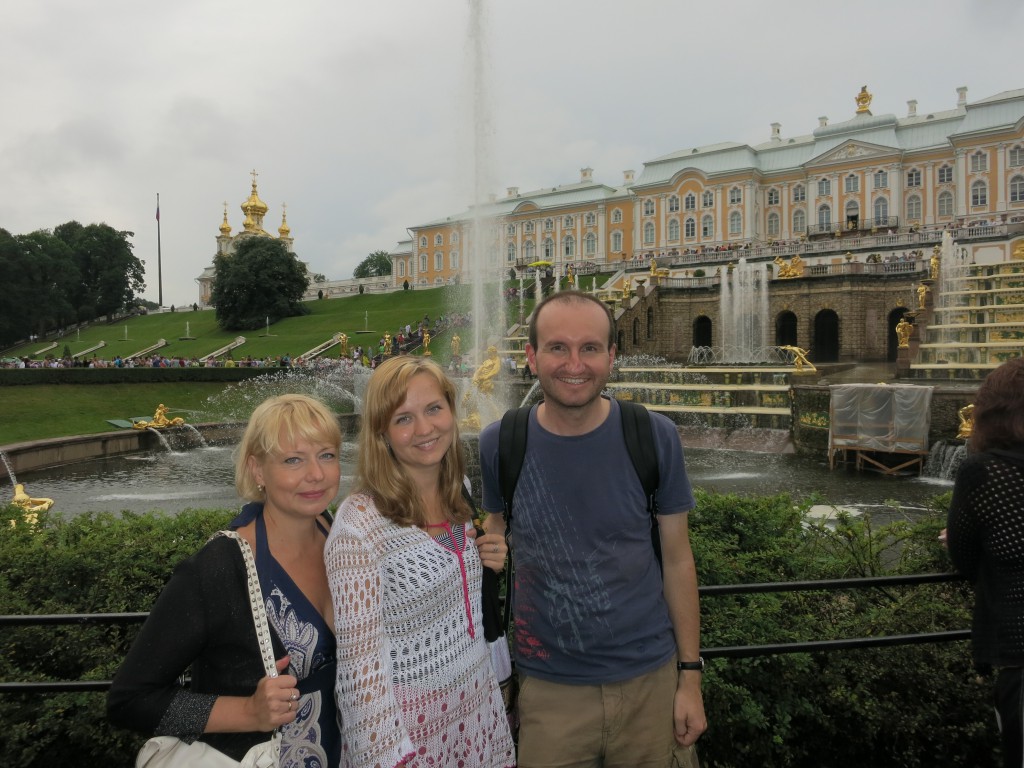 Mit Natalia und Ksenia beim Peterhof