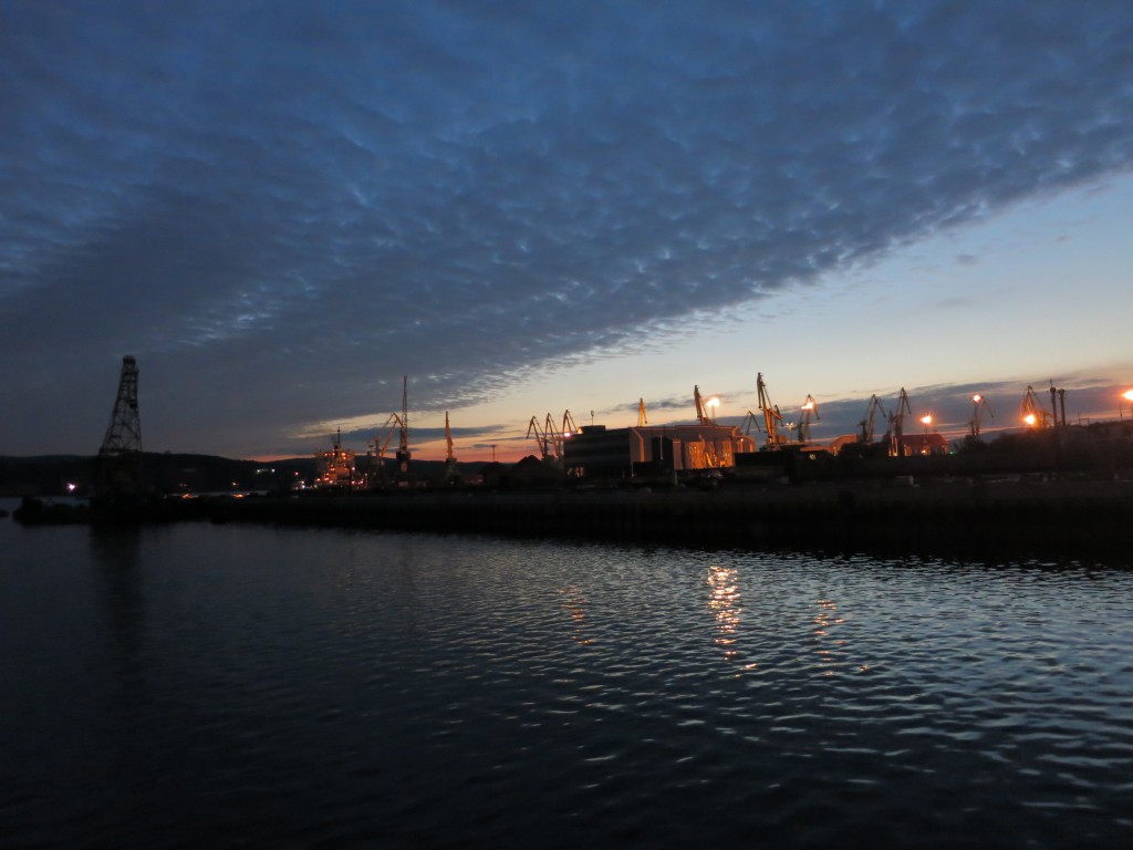 Murmansker Hafen um halb 1 nachts