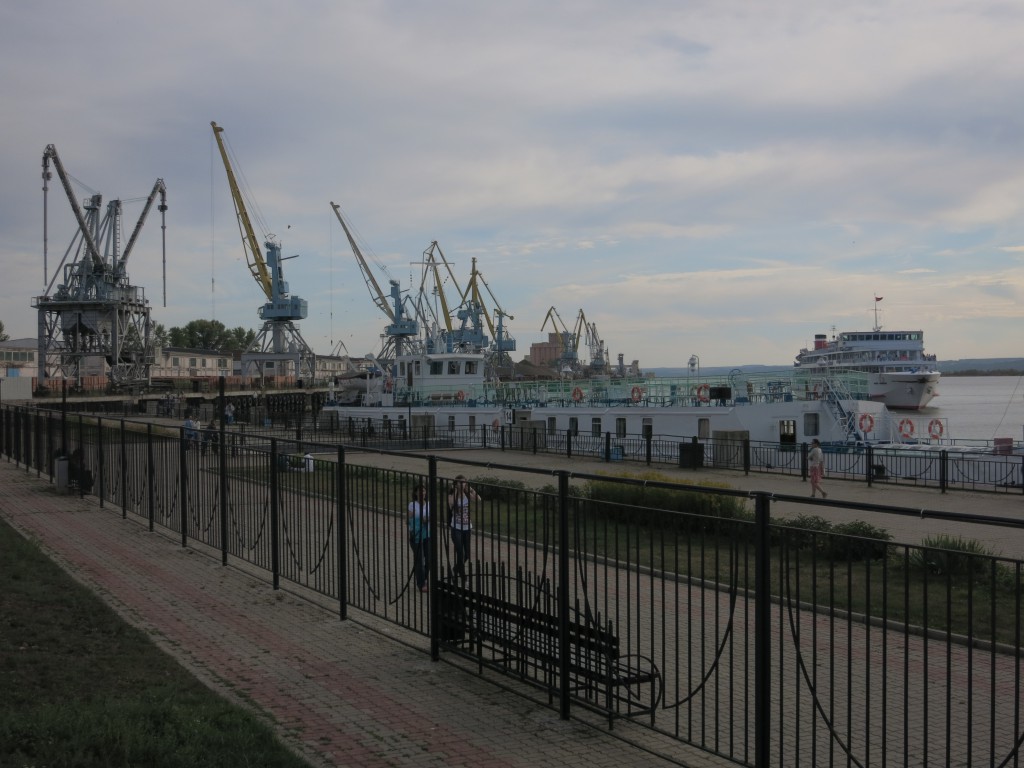 Am Hafen an der Wolga