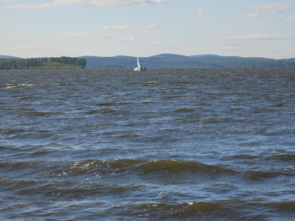 Der Werch-xx-See und das Ural-Gebirge im Hintergrund