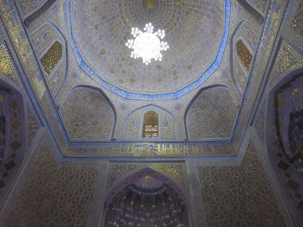 Prachtvolle Gestaltung der Kuppel um Amir Temurs Grab