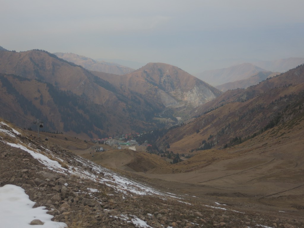 Blick über die Berge Richtung Almaty