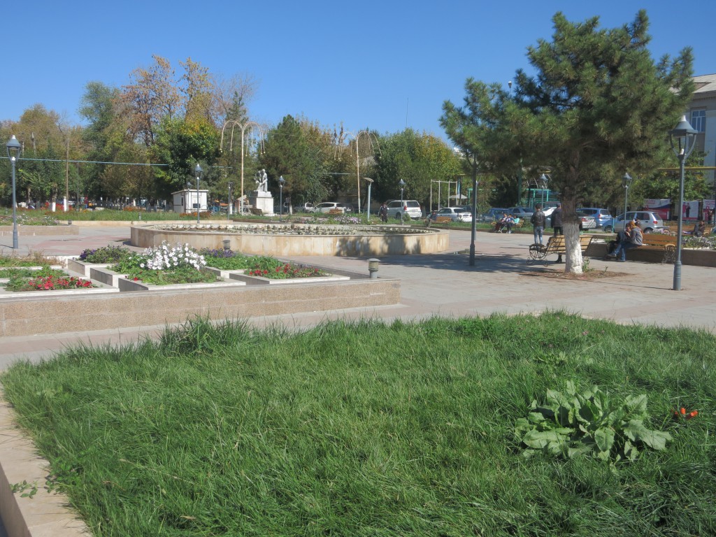 Platz im Zentrum und Ruheoase