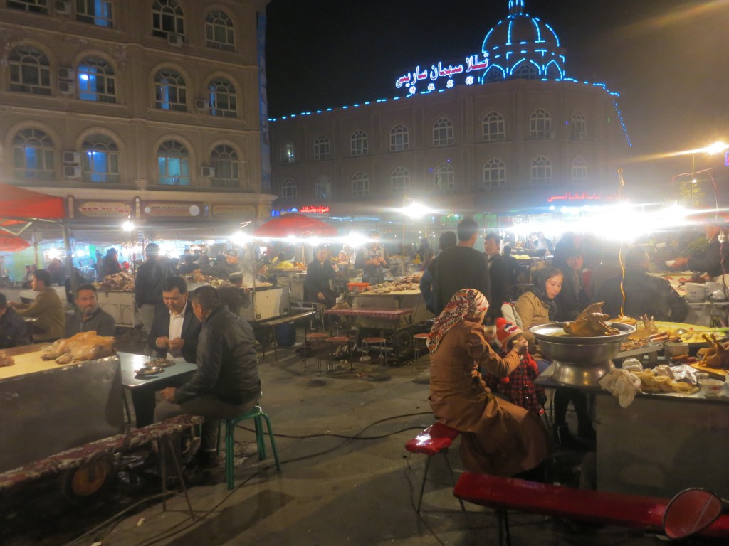 Essensstände auf dem Nachtmarkt