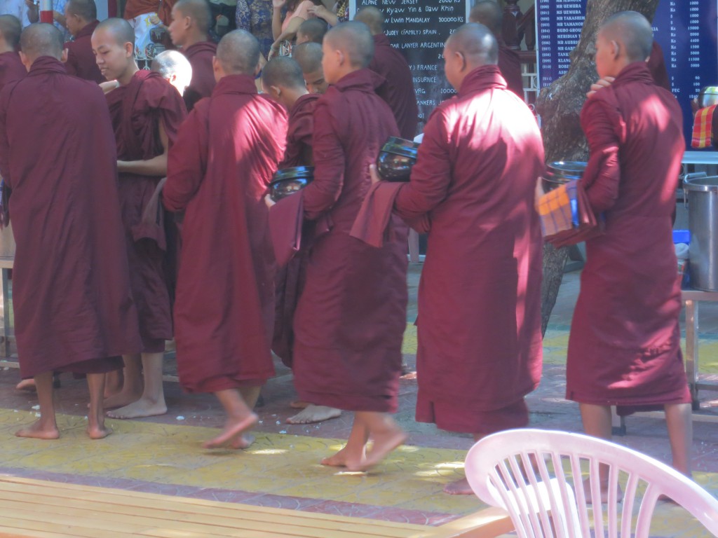 Novizen im Kloster Maha Ganayon Kyaung