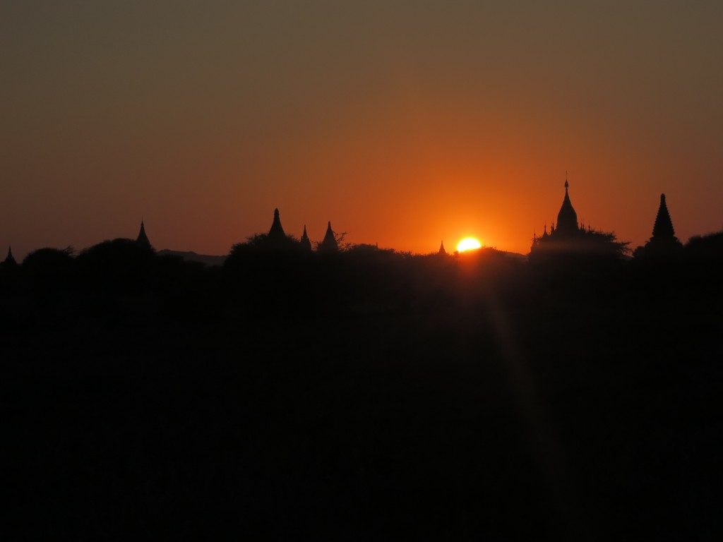 Sonnenuntergang inmitten der Pagoden