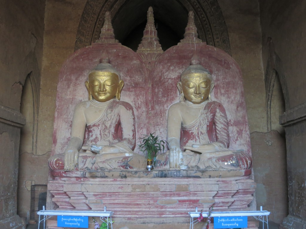 Sitzende Buddhas im Dhamma-yan-gyi-Pahto