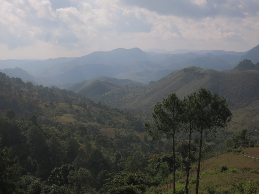 Berge auf der Weg zum Westufer des Inle-Sees