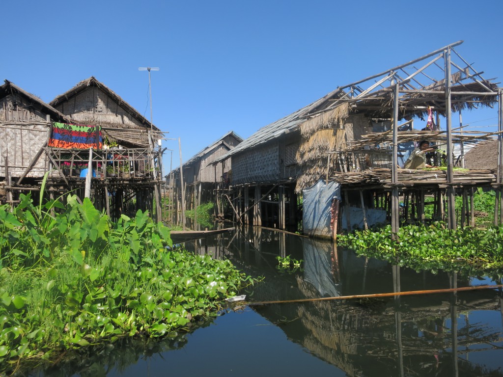Häuser im schwimmenden Dorf