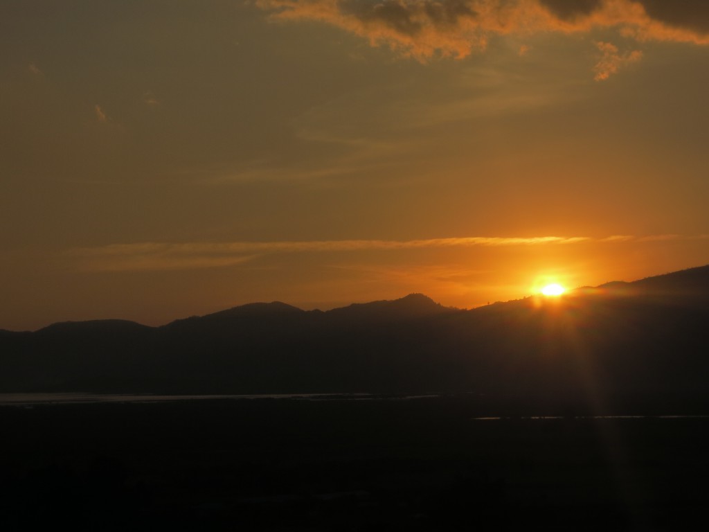 Sonnenuntergang auf dem Red Mountain mit Blick Richtung Inle-See