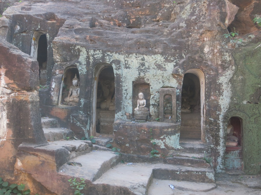 Buddha-Höhle auf dem Phowin-Hügel