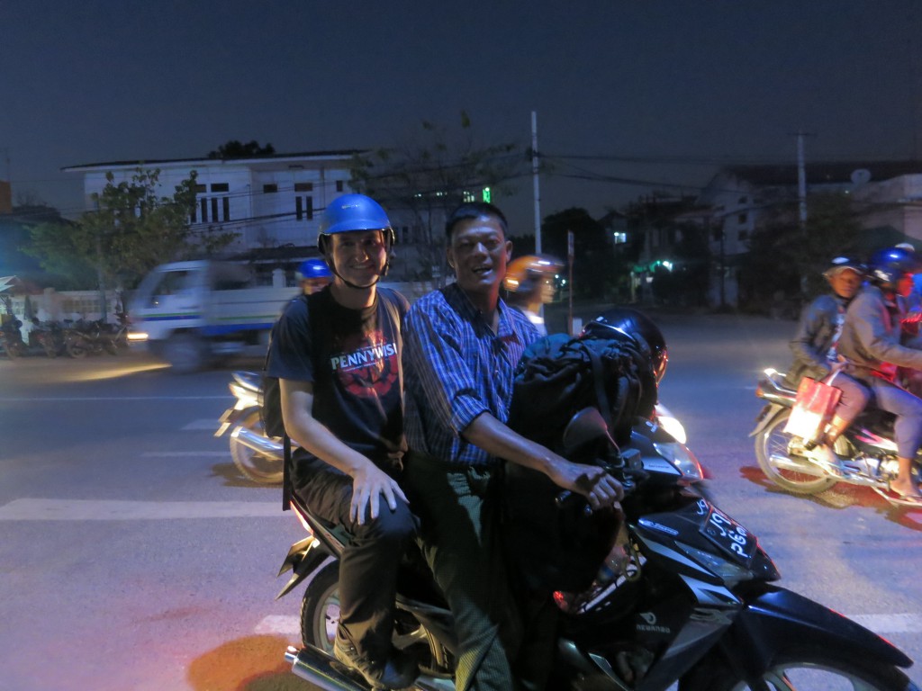 Mit Kyaw Kyaw auf dem Motorrad, inklusive Gepäck