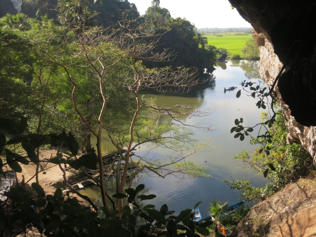Lagune hinter der Saddan-Höhle
