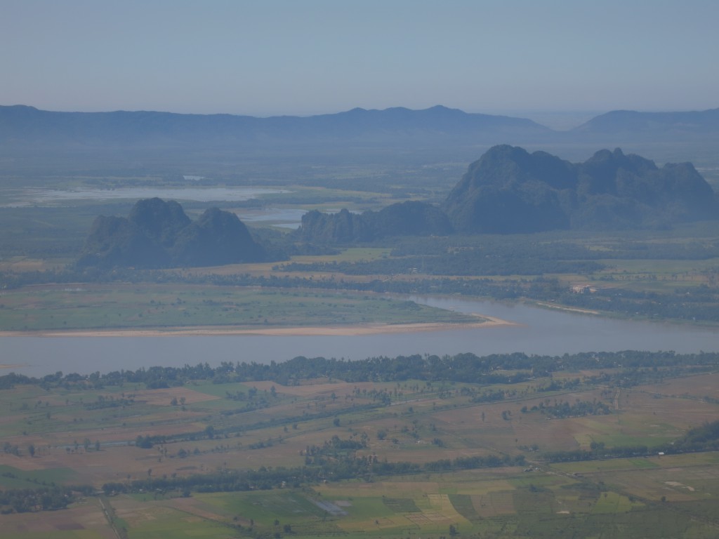 Blick vom Zwegabin auf den Salween und in die Berge