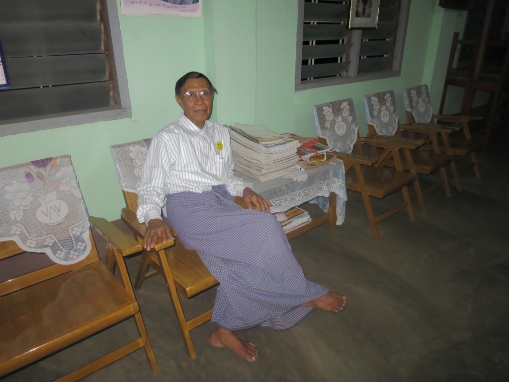 Der 80-jährige U Maung in seinem Language Charity Center
