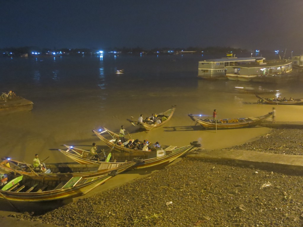 Boote am Fluss Yangon