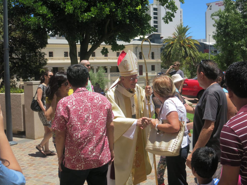 Erzbischof Timothy Costelloe nach dem Gottesdienst