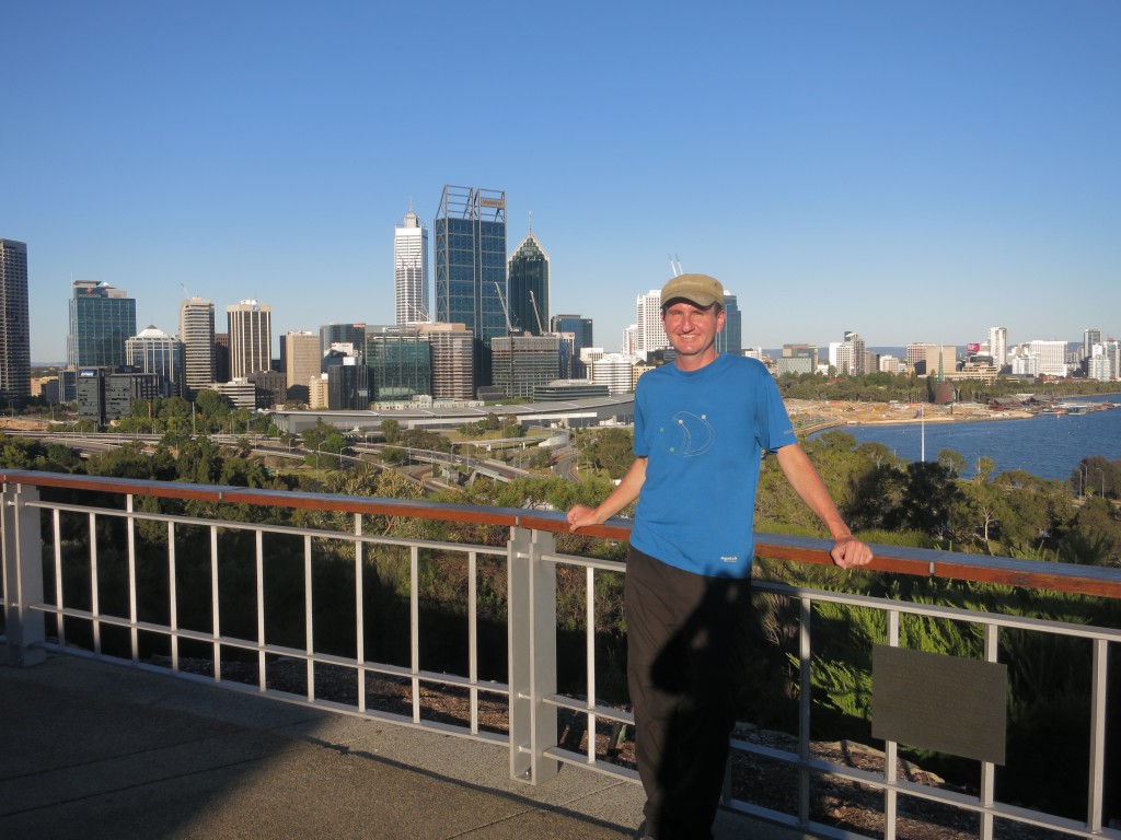 Im Kings Park mit Ausblick auf die Skyline und den Hafen