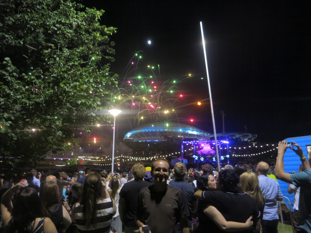 Neujahrsfeuerwerk vor dem Adelaide Oval