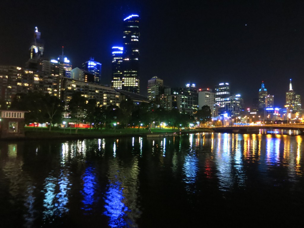 Blick über den Yarra River auf die Skyline