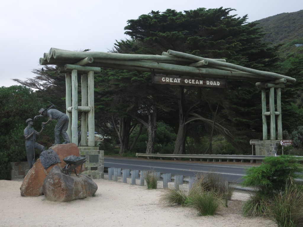 Great Ocean Road: Memorial Arch