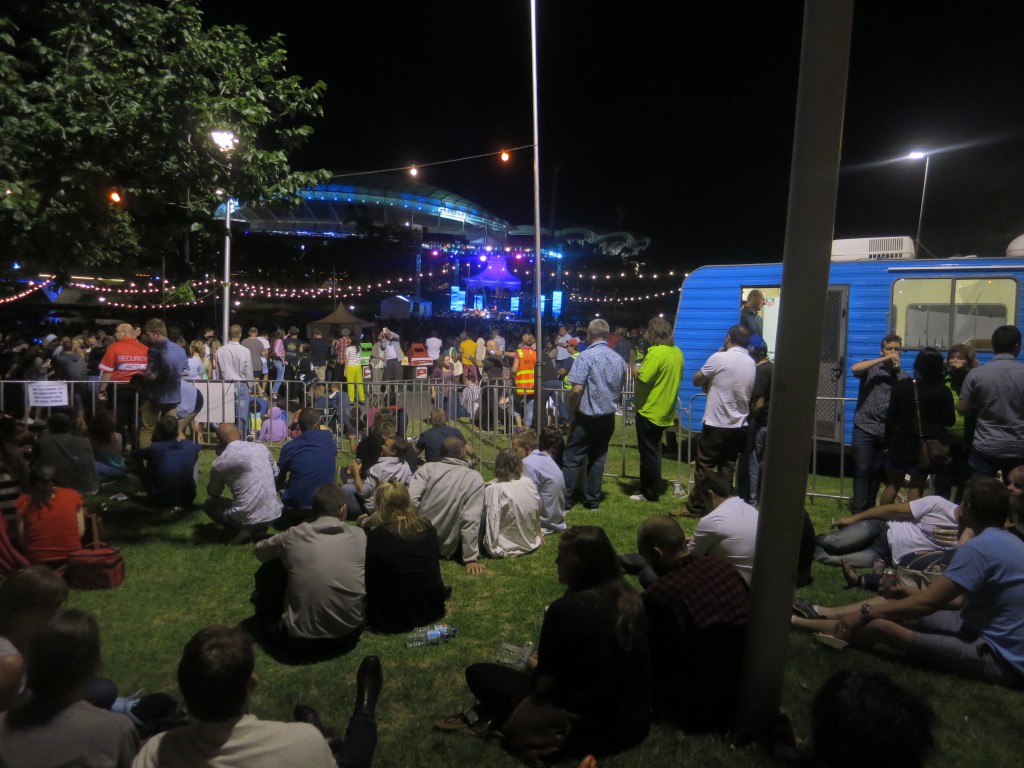 Im Elder Park vor dem Adelaide Oval