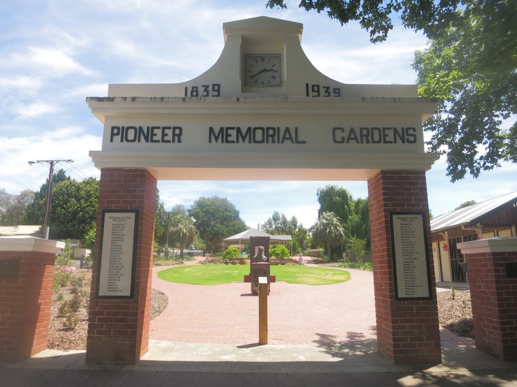 Tor und Gärten in Hahndorf