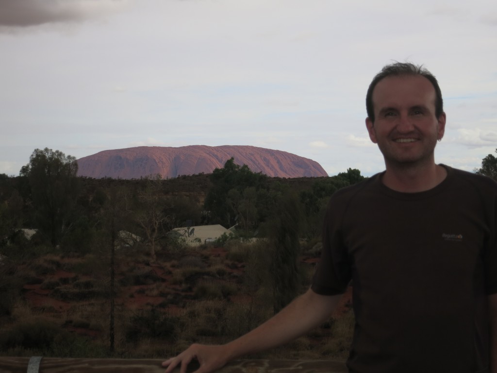 Vor dem Uluru am Abend