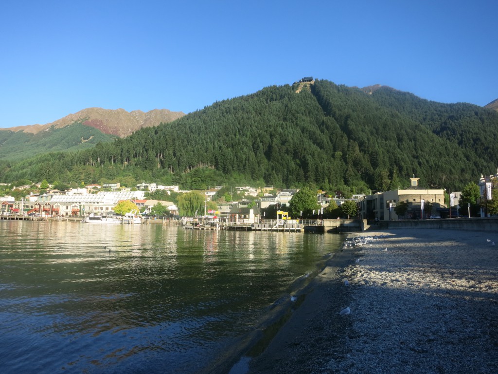 Blick über den Lake Wakatipu auf Bob's Peak