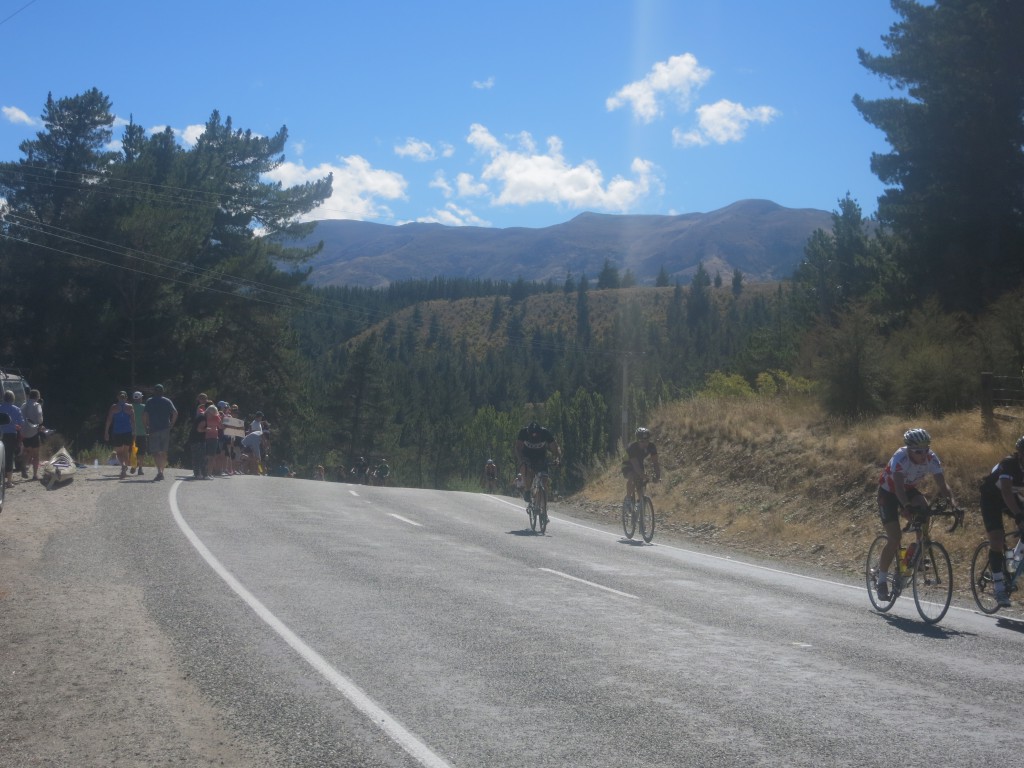 Triathleten auf der Radstrecke