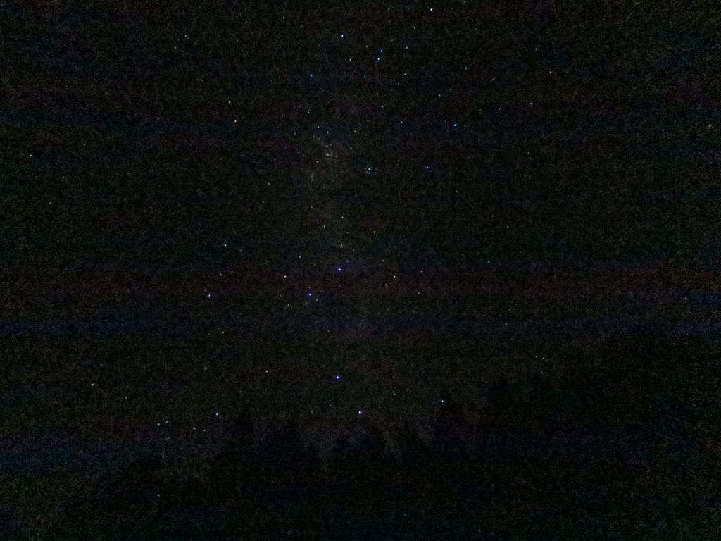 Milchstraße und Kreuz des Südens am sternenklaren Himmel am Lake Pukaki