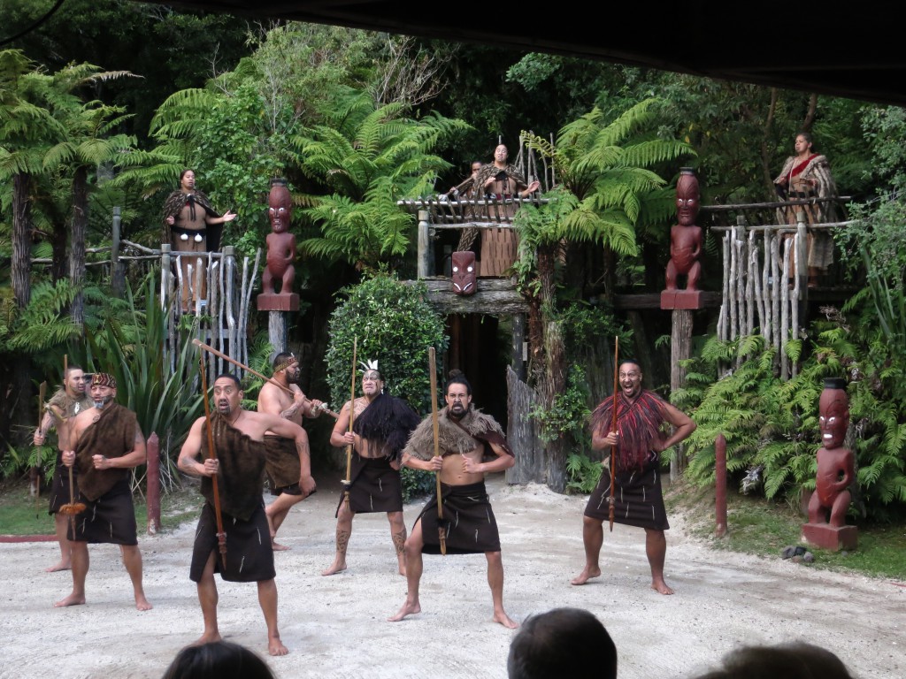 Begrüßungsritual im Tamaki Maori Village