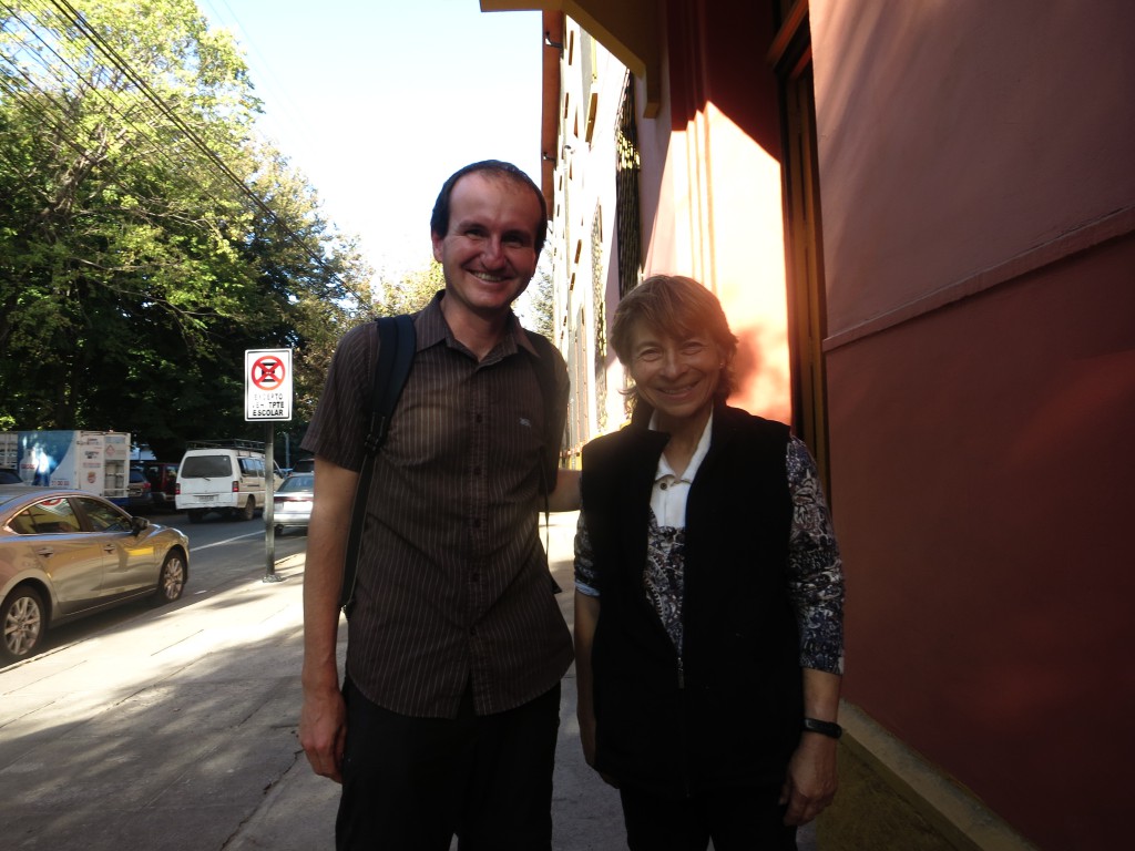 Mit Zoila vor dem Liceo Alemán del Verbo Divino