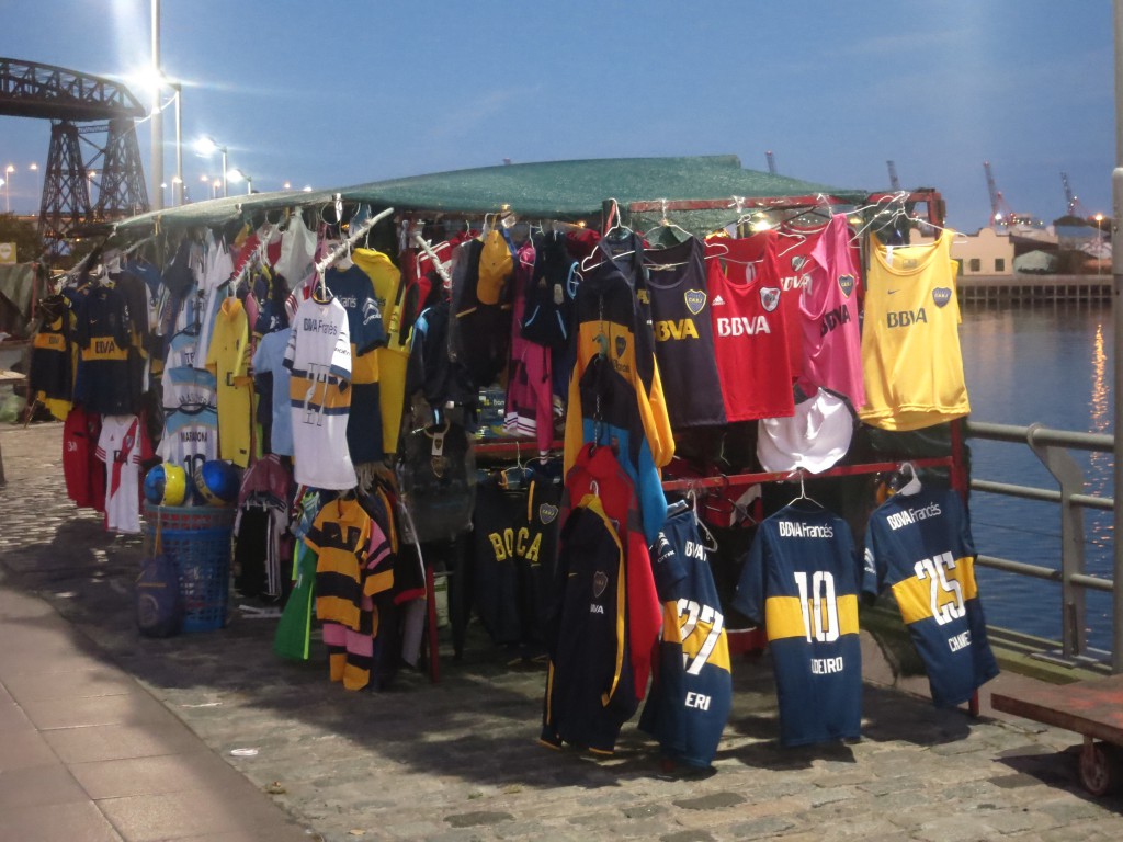 La Boca: Verkaufsstand am Flussufer