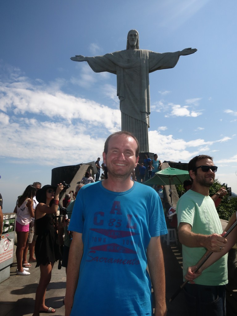 Vor der Christus-Erlöser-Statue