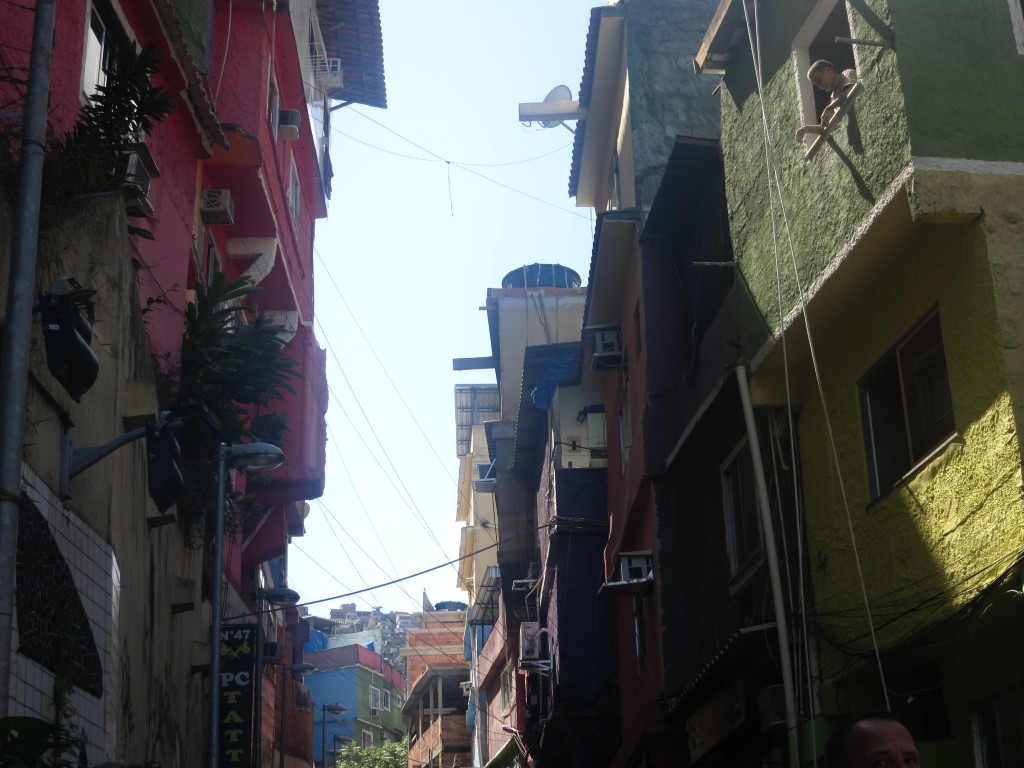 La Boca nachgeahmte bunte Häuser in Rocinha