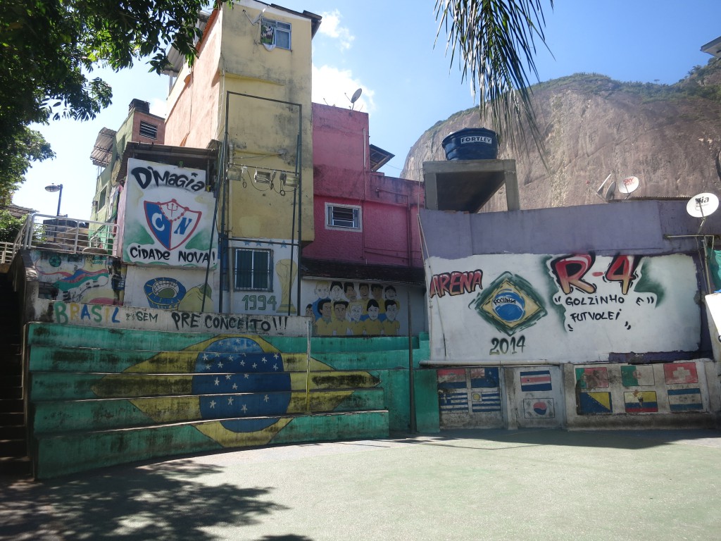 Kleine Sportarena in Rocinha