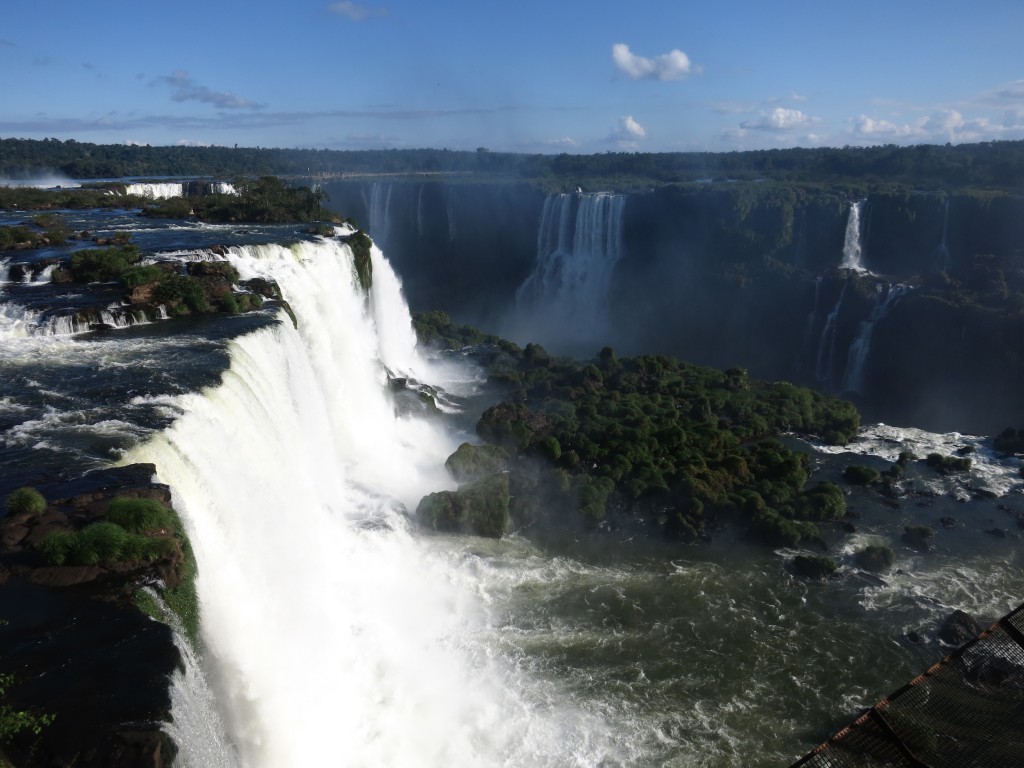 Teufelsschlucht der Iguazú-Wasserfälle von oben