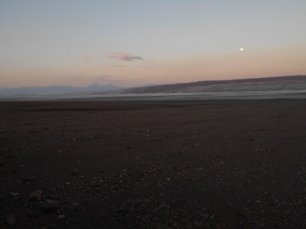 Mond über dem Valle de la Luna bei der Rückfahrt