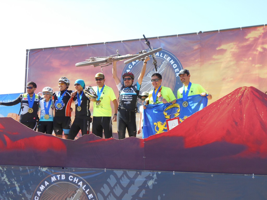 Siegespodest bei der Atacama MTB Challenger