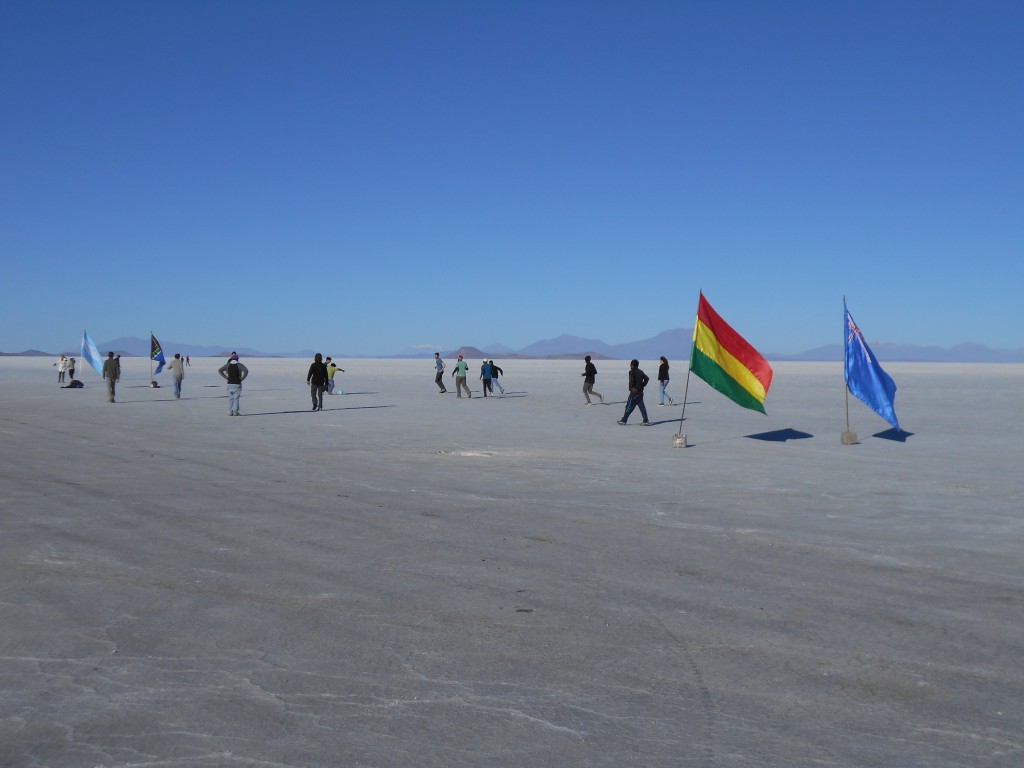 Fußballspiel Bolivien gegen den Rest der Welt auf Salzgrund