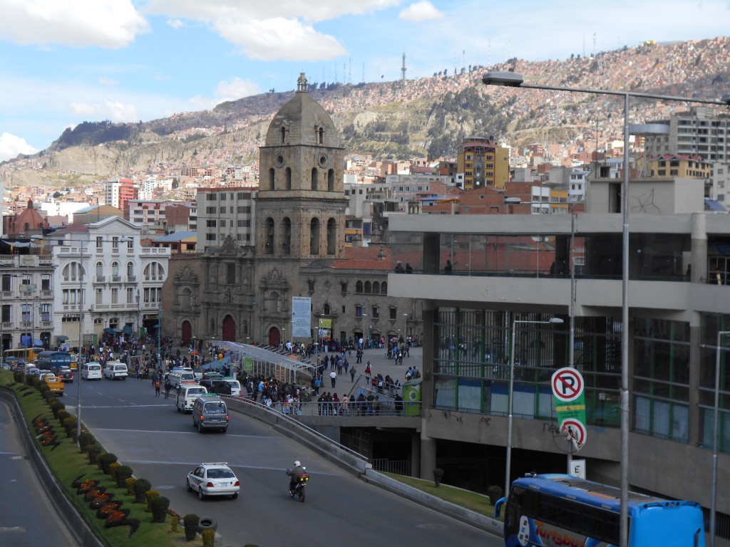 Iglesia de San Francisco, Mercado Lanza rechts und der Hang Richtung El Alto