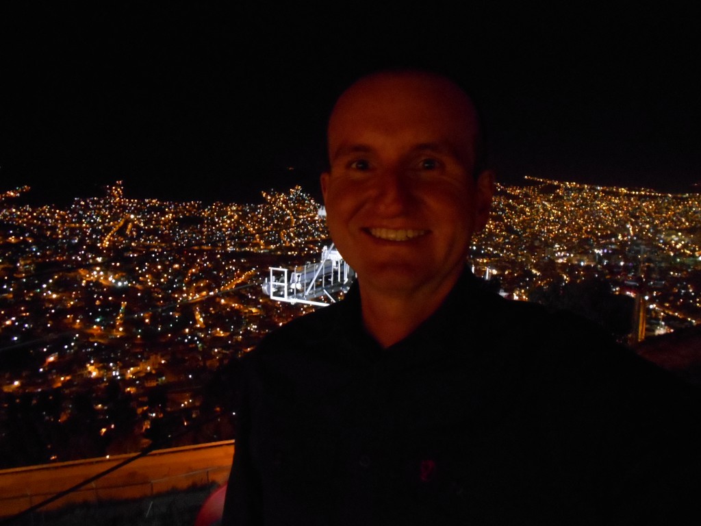 In El Alto vor den bunten Lichtern der Stadt