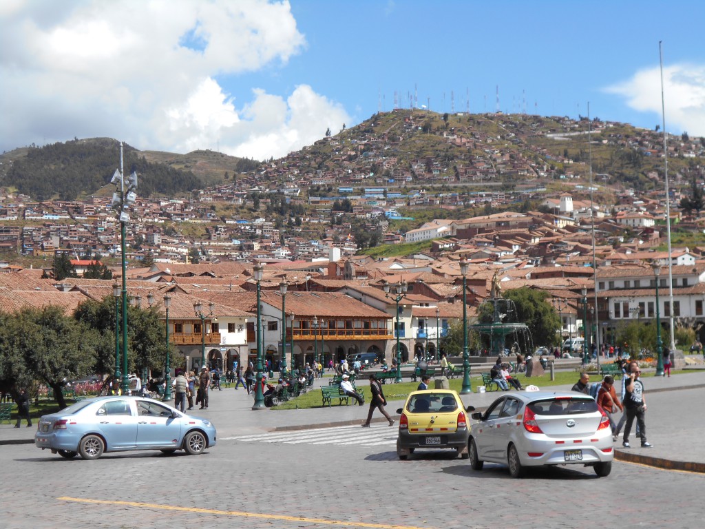 Plaza de Armas und umliegende Hügel