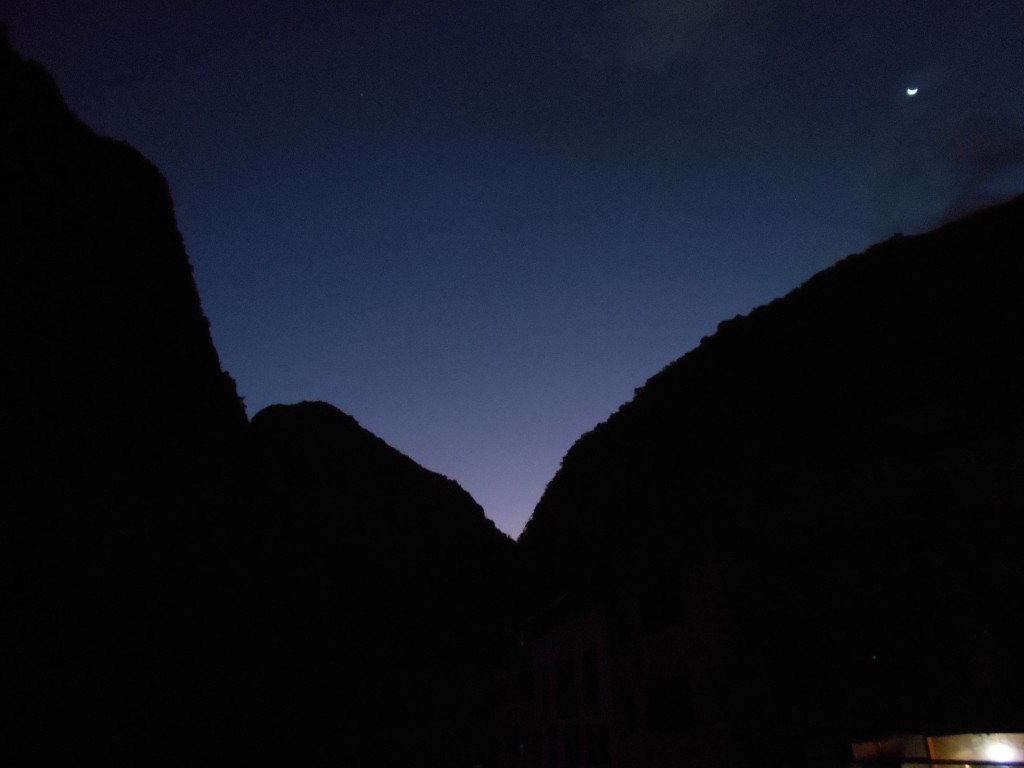 Mondlicht in den Bergen in Aguas Calientes