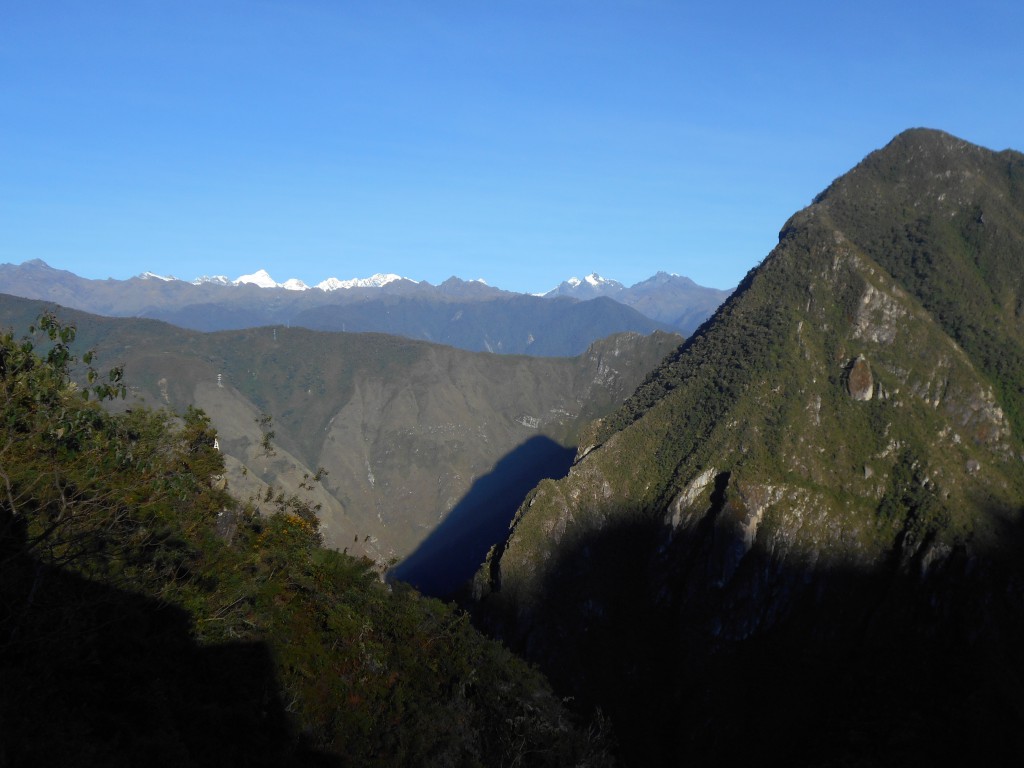 Entfernte Berge des Machu Picchu