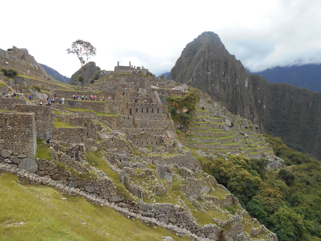 Näherer Blick auf die Ruinen und den Wayna Picchu