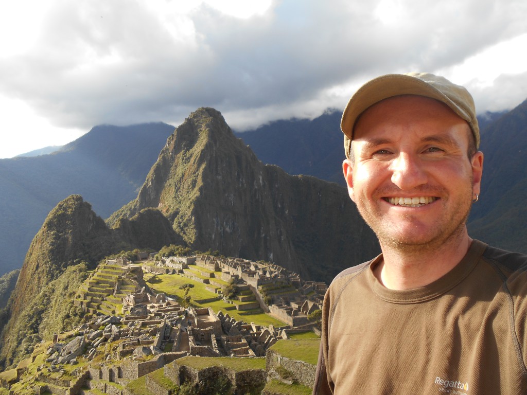 Vor den Ruinen des Machu Picchu am Nachmittag