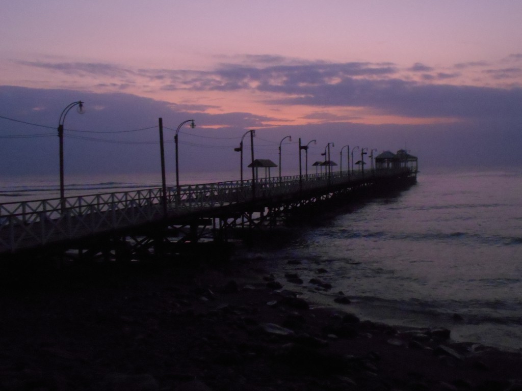 Huanchaco: Steg nach dem Sonnenuntergang