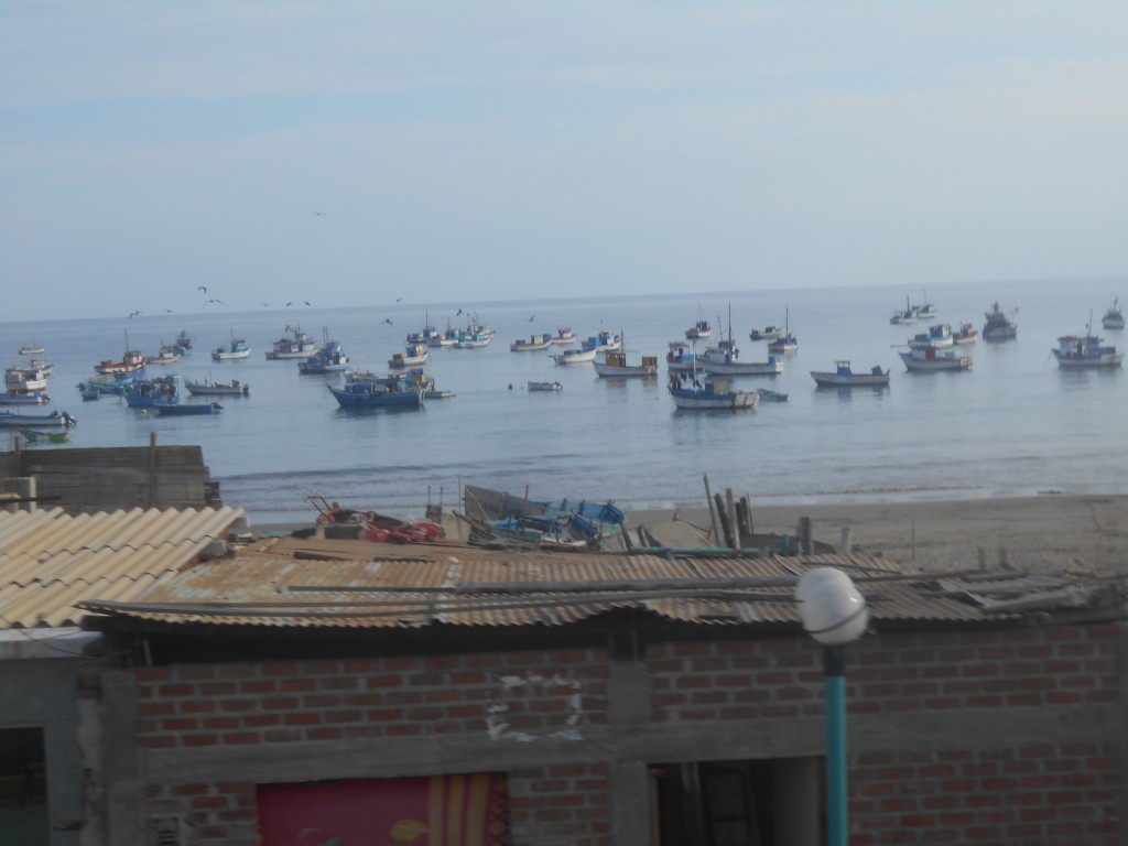 Fischerboote am Pazifik nahe Tumbes